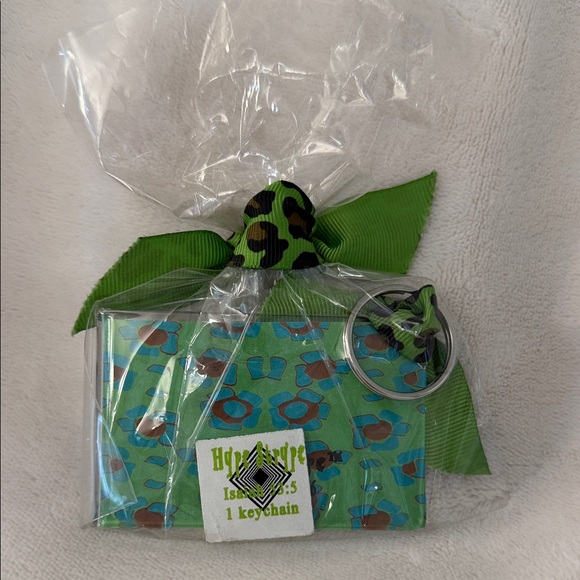 Keychain with initial T - Picture 2 of 2